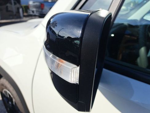 Used 2023 Jeep Renegade Latitude image 3