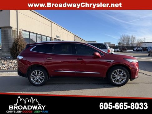 Used 2023 Buick Enclave Essence w/ Experience Buick Package image 5