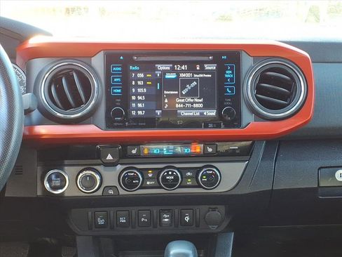 Used 2016 Toyota Tacoma SR image 12