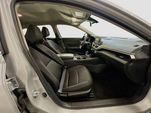 Used 2025 Nissan Altima 2.5 SV image 31