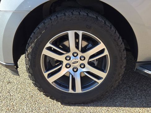 Used 2022 Ford Expedition Limited image 11