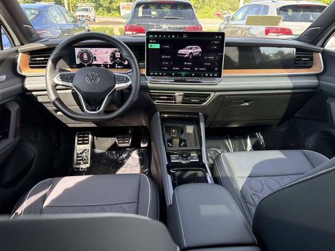 Certified 2025 Volkswagen Tiguan SEL R-Line AWD/4WD image 16