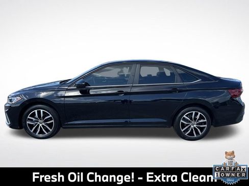 Used 2025 Volkswagen Jetta SE FWD image 4