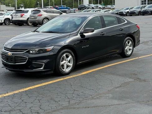 Used 2018 Chevrolet Malibu LS image 3