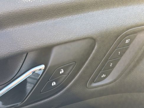 Used 2023 GMC Acadia Denali w/ Denali Technology Package FWD image 12