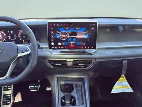 New 2026 Volkswagen Tiguan SE R-Line FWD image 29