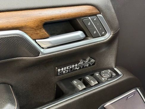 Used 2022 Chevrolet Silverado 1500 High Country w/ Technology Package image 16