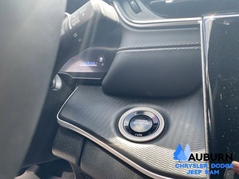 Used 2025 Jeep Grand Cherokee Altitude AWD/4WD image 42