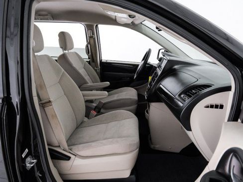 Used 2018 Dodge Grand Caravan SE w/ UConnect Hands-Free Group FWD image 28