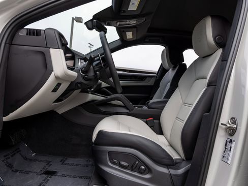 New 2025 Porsche Cayenne Coupe image 25