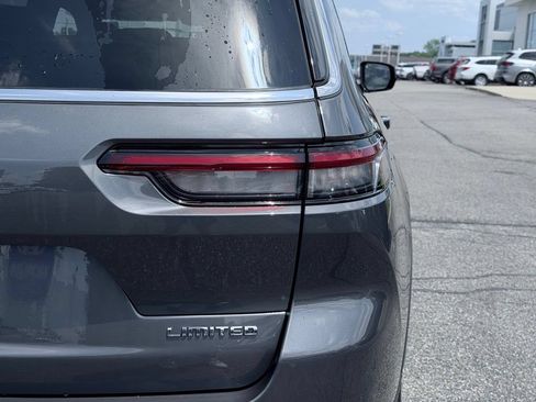 Used 2023 Jeep Grand Cherokee L Limited AWD/4WD image 8