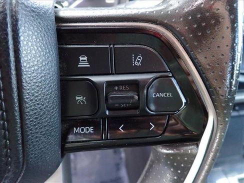 Used 2022 Toyota Tundra SR5 w/ SR5 Convenience Package AWD/4WD image 16