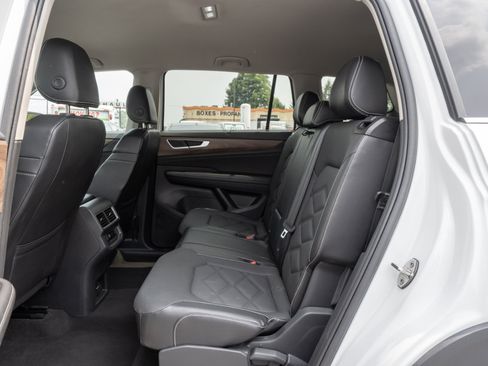 Used 2024 Volkswagen Atlas SE image 16