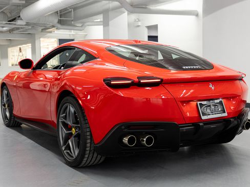 Used 2022 Ferrari Roma image 6