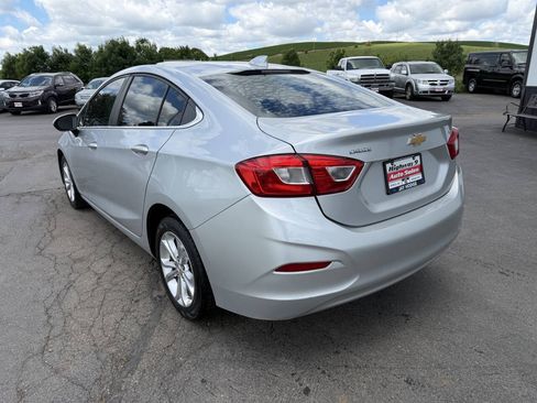 Used 2019 Chevrolet Cruze LT FWD image 3