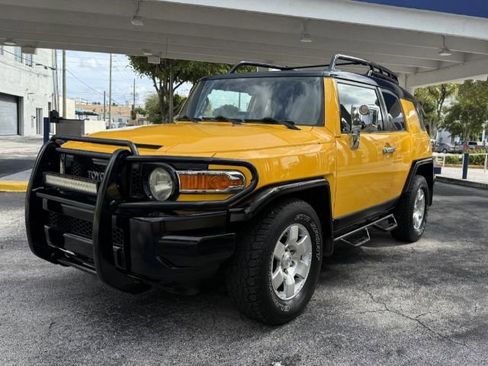 Used 2007 Toyota FJ Cruiser 2WD image 1