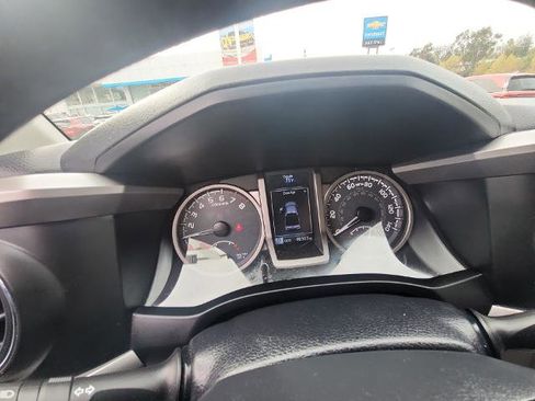 Used 2017 Toyota Tacoma SR5 image 11