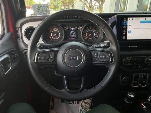 Used 2025 Jeep Wrangler Unlimited Sport AWD/4WD image 24