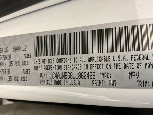 Used 2018 Jeep Wrangler Sahara image 33