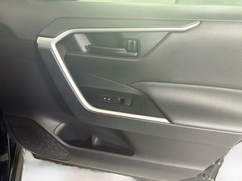 Used 2021 Toyota RAV4 LE FWD image 29