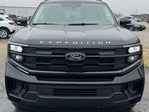 New 2026 Ford Expedition Active image 3
