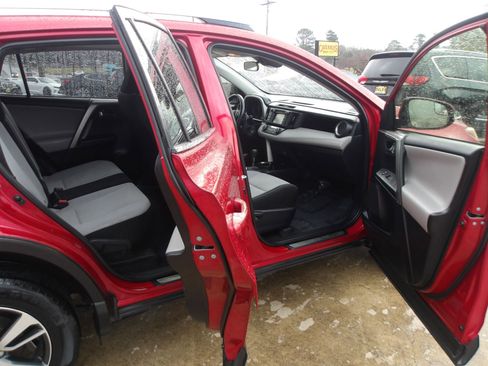 Used 2017 Toyota RAV4 XLE image 6