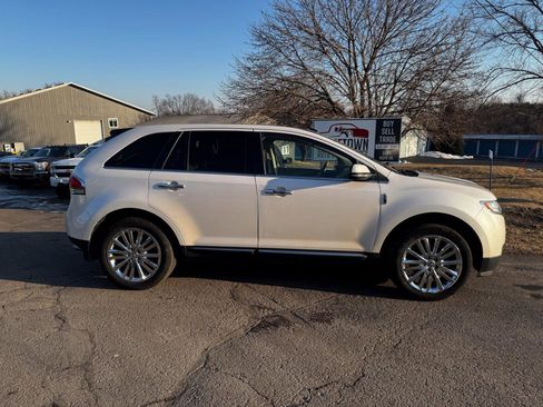 Used 2013 Lincoln MKX AWD image 2