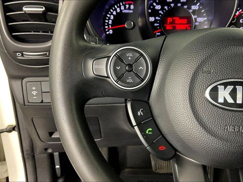 Used 2016 Kia Soul FWD image 11
