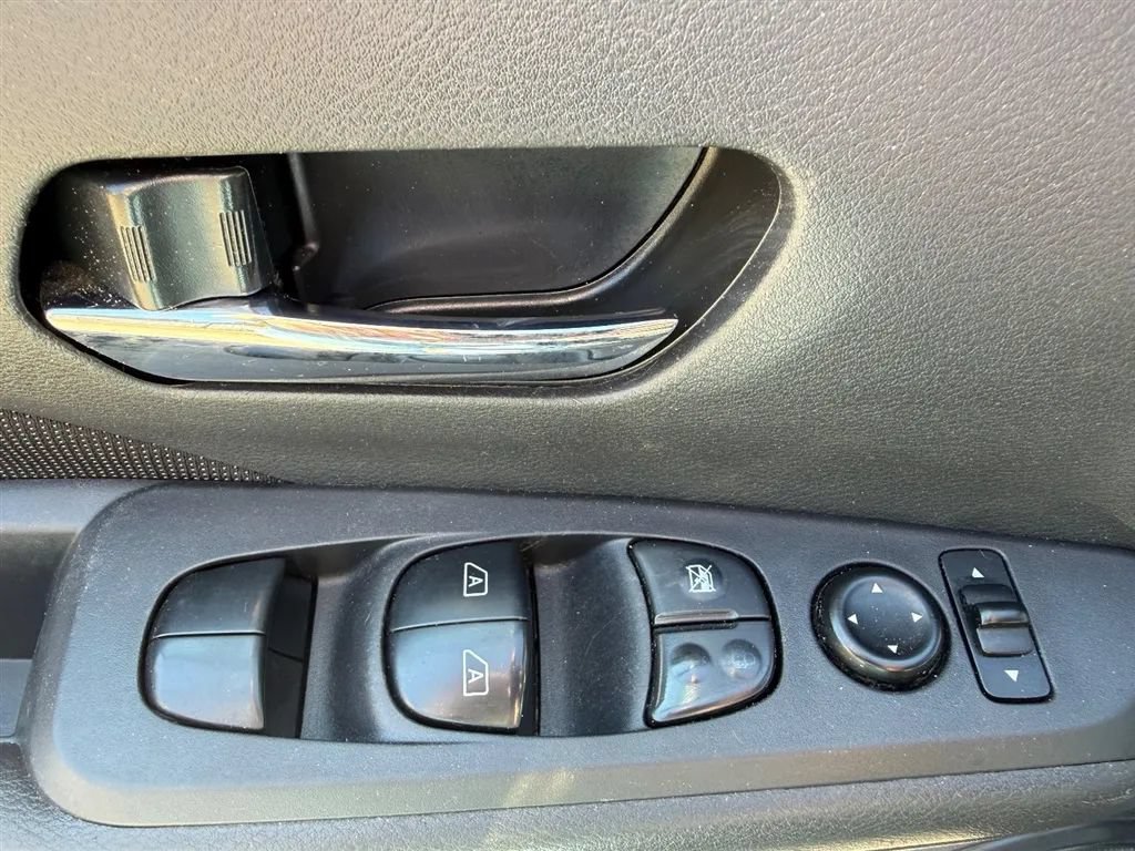 Used 2021 Nissan Kicks SV FWD image 23
