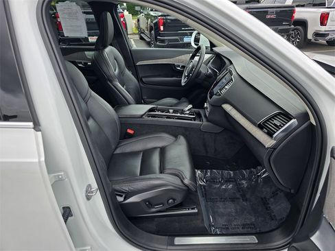 Used 2023 Volvo XC90 T8 Ultimate image 34