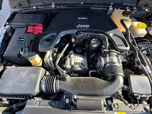 Used 2018 Jeep Wrangler Unlimited Sport S image 35