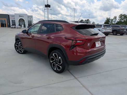 Used 2025 Chevrolet Trax LT w/ Driver Confidence Package image 5