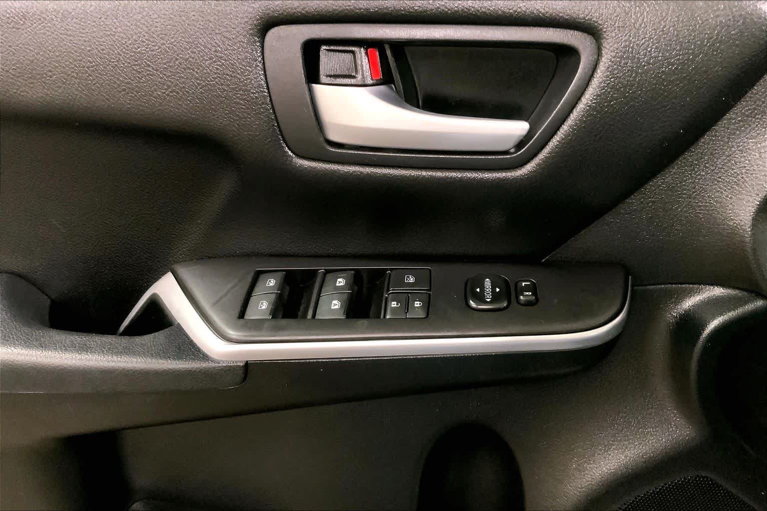 Used 2017 Toyota Camry LE FWD image 33