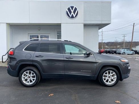 Used 2016 Jeep Cherokee Latitude w/ Cold Weather Group image 3