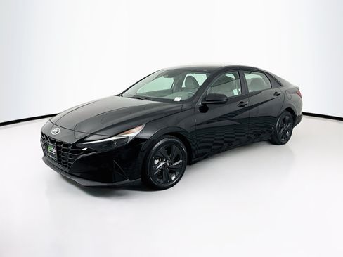 Used 2022 Hyundai Elantra SEL w/ Cargo Package FWD image 3