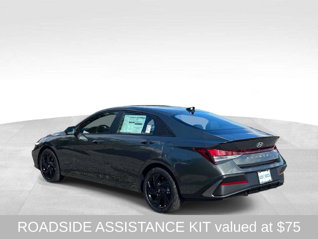 New 2026 Hyundai Elantra SEL Sport FWD image 3