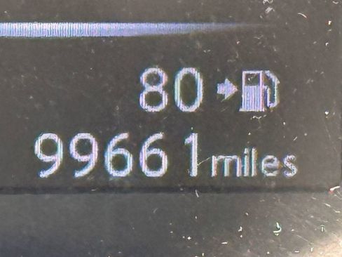 Used 2018 Nissan Rogue Sport S image 23