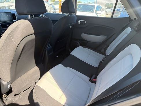 Used 2021 Hyundai Venue SEL image 8