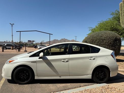 Used 2015 Toyota Prius Two FWD image 3