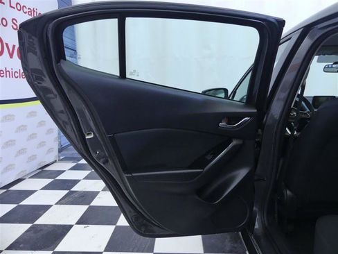 Used 2017 MAZDA MAZDA3 Sport w/ Preferred Equipment Package image 25