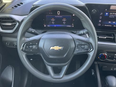 Used 2025 Chevrolet TrailBlazer LT w/ Driver Confidence Package FWD image 12