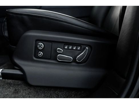 Used 2022 Bentley Bentayga image 27