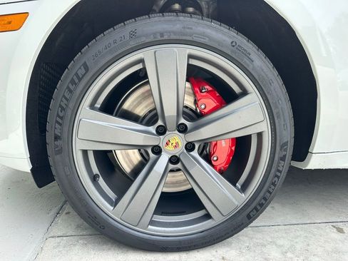 Certified 2025 Porsche Macan GTS AWD/4WD image 41