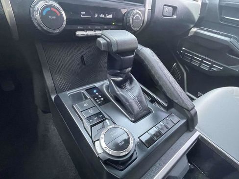 Used 2025 Toyota Tacoma SR5 AWD/4WD image 39