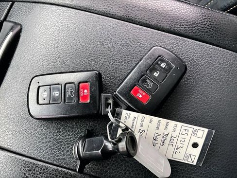 Used 2015 Toyota Highlander Limited Platinum AWD/4WD image 15