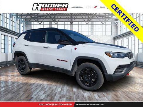 Used 2023 Jeep Compass Trailhawk image 1