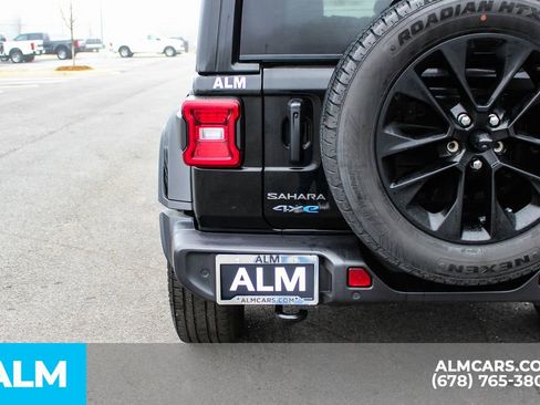 Used 2025 Jeep Wrangler Unlimited Sahara w/ Safety Group image 12