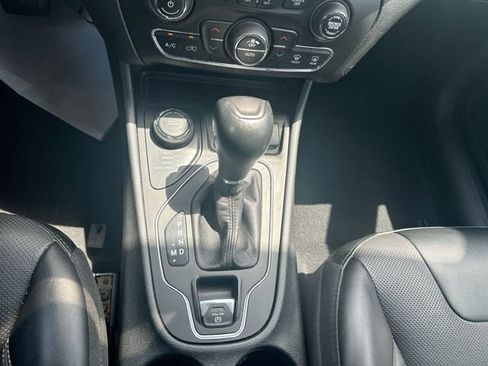 Used 2022 Jeep Cherokee Latitude Lux w/ Sun & Sound Group AWD/4WD image 21