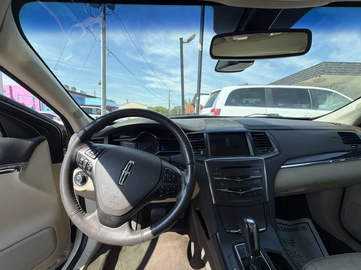 Used 2013 Lincoln MKS FWD image 5