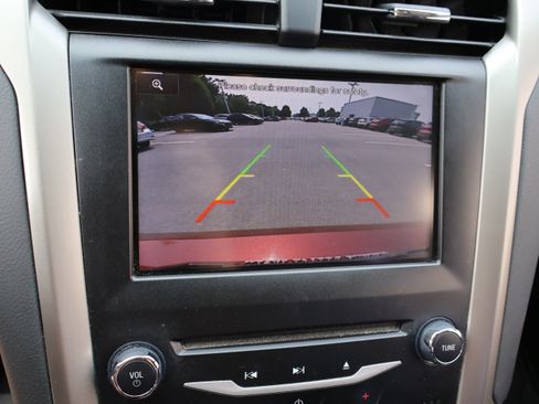 Used 2014 Ford Fusion SE w/ Equipment Group 202A FWD image 24